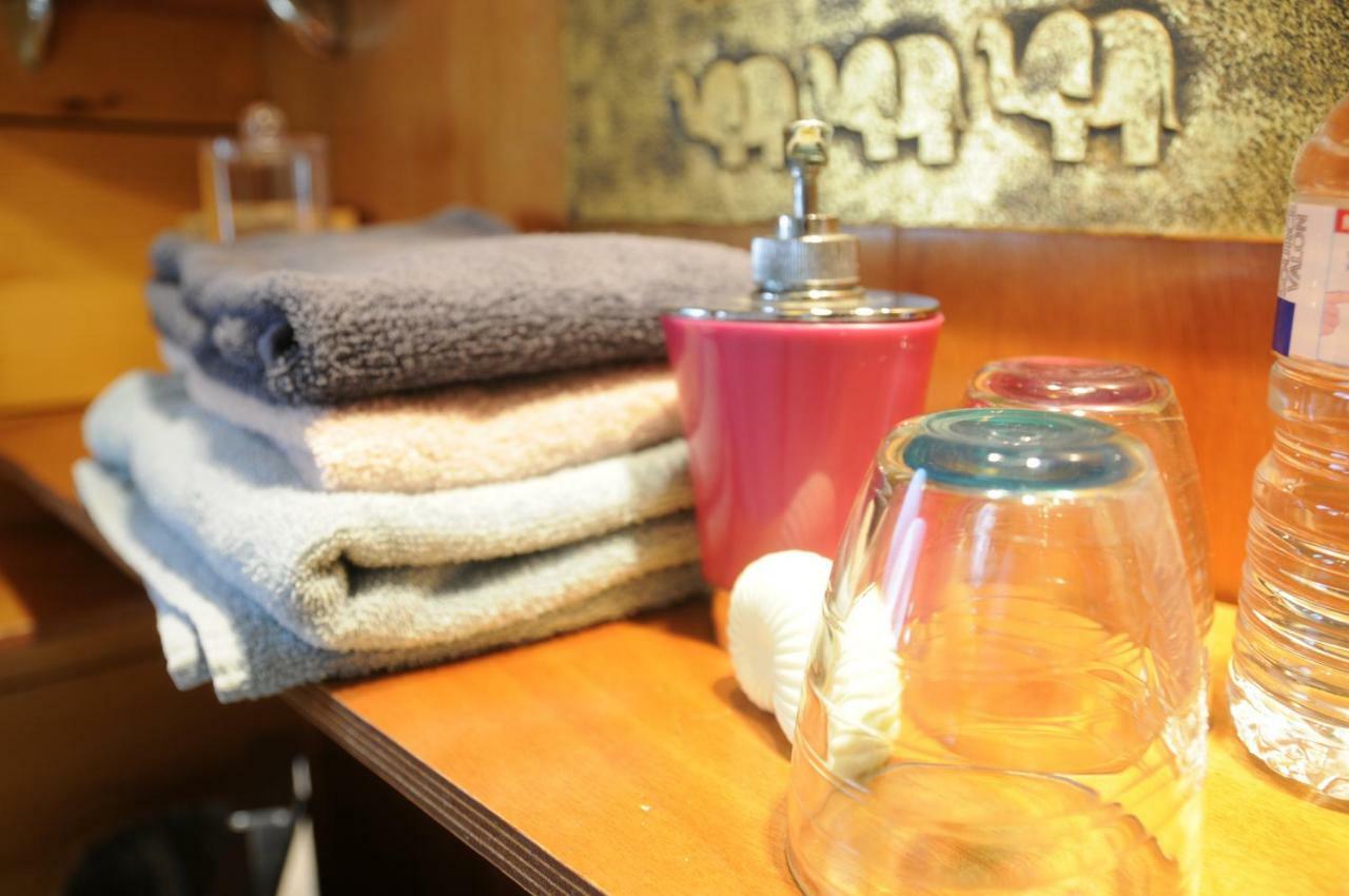 Peniche "Le Defi" Bed and Breakfast Marolles-sur-Seine Eksteriør billede